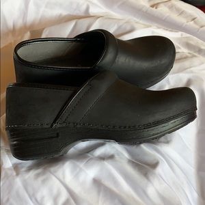 Dansko XP Professional Leather Work Clogs 39W